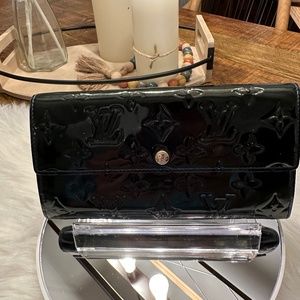 RARE Emerald Green Vernis Louis Vuitton Sara Wallet
